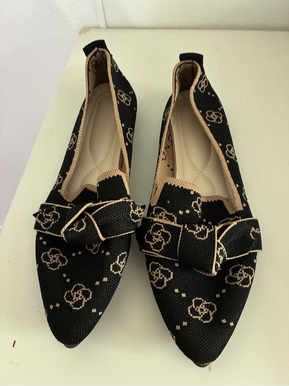 Source Unknown Black and Beige Floral Knit Bow Pointed Flats 8.5